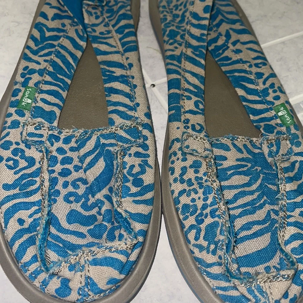 SANUK - Picture 3 of 5